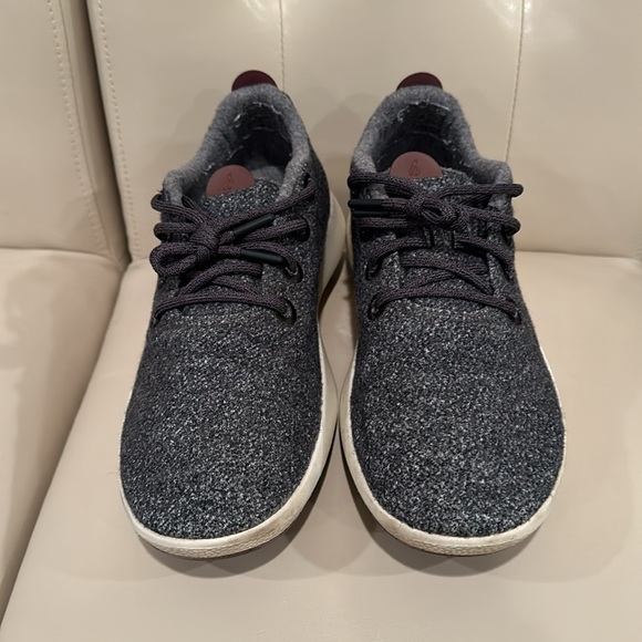 All Birds wool runner sneaker. Worn in decent condition - Picture 4 of 6